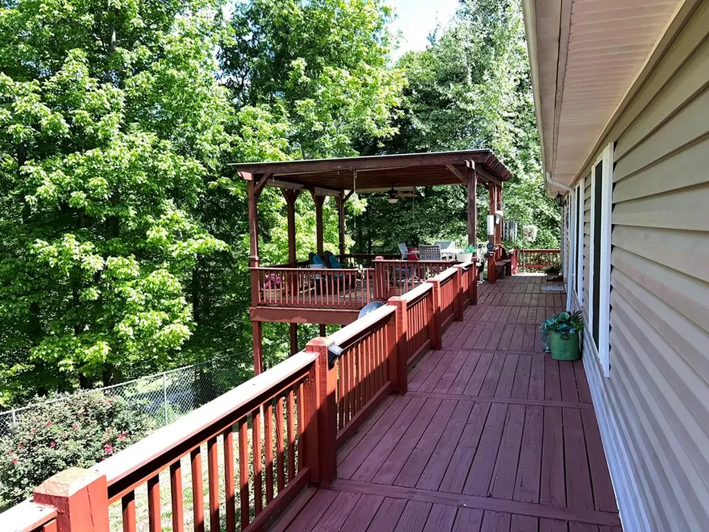 211 Cave Valley Road Byrdstown TN 38549