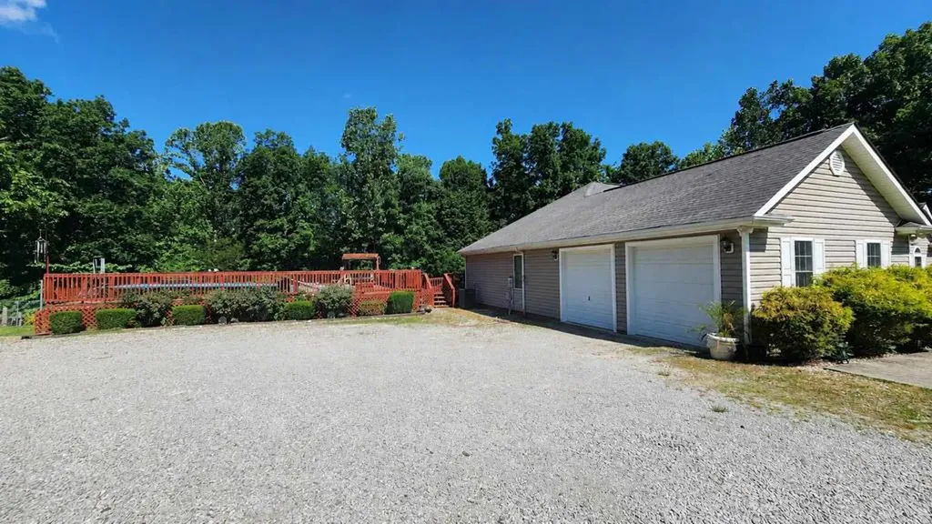 211 Cave Valley Road Byrdstown TN 38549