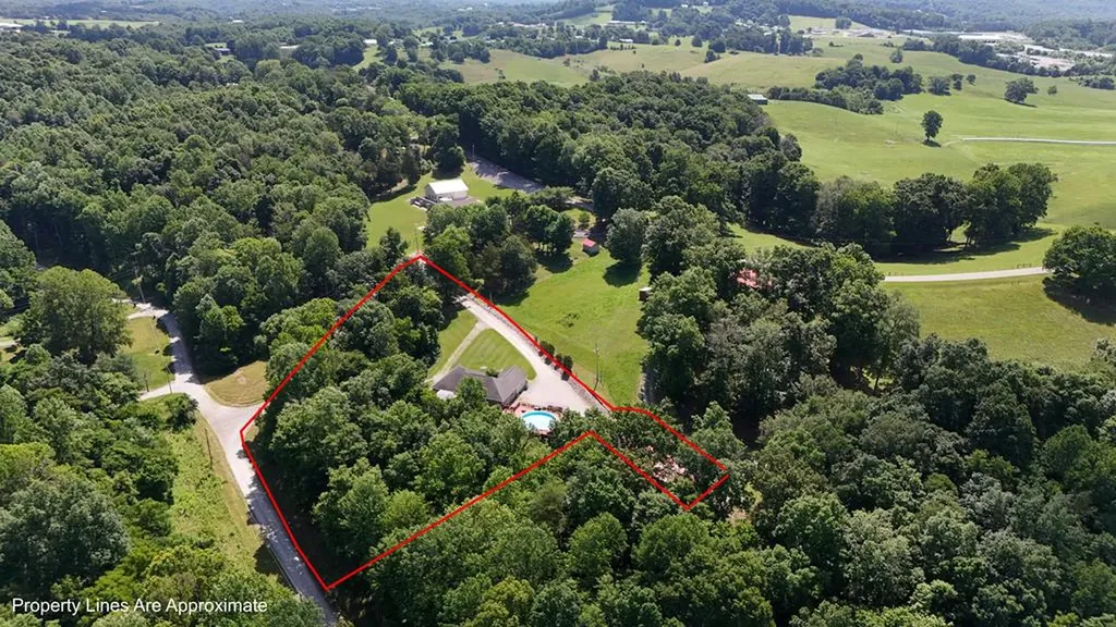 211 Cave Valley Road Byrdstown TN 38549