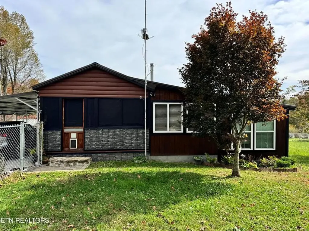 28 Cottage Street Crossville TN 38571-1251