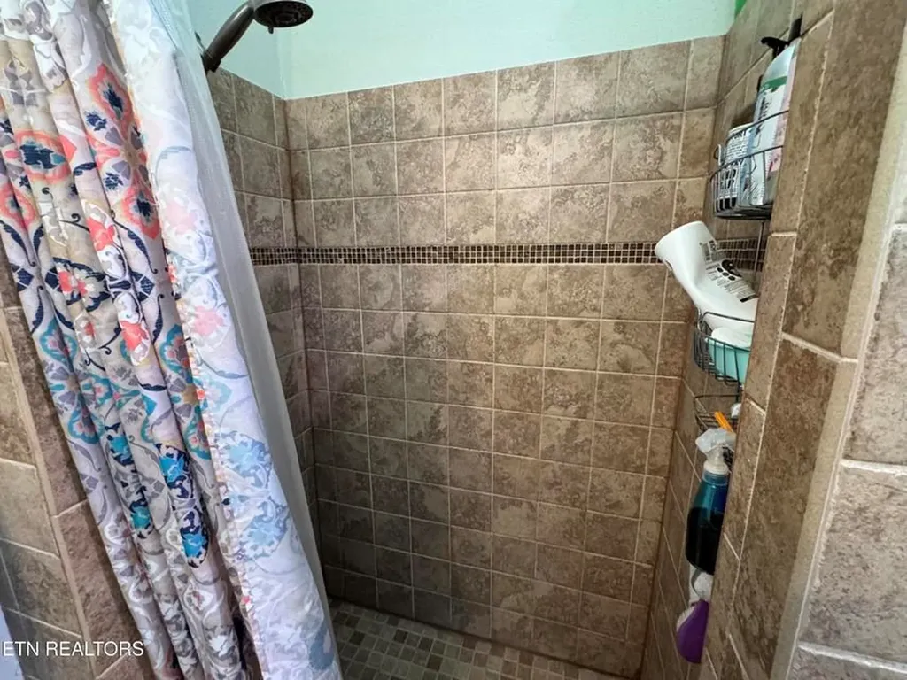 28 Cottage Street Crossville TN 38571-1251