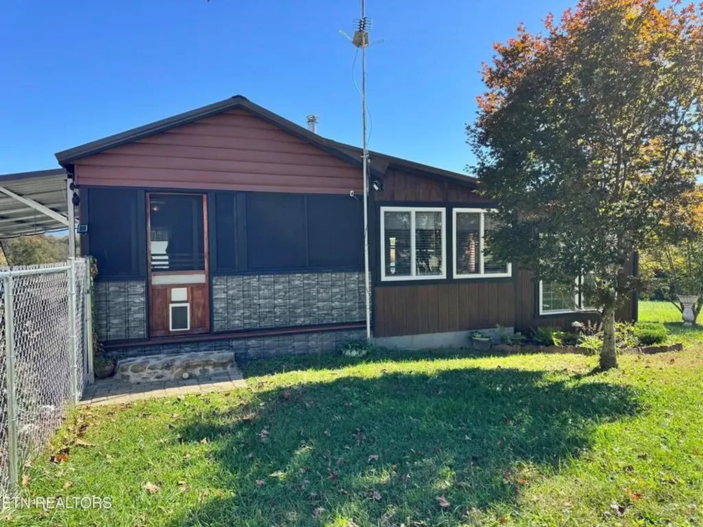 28 Cottage Street Crossville TN 38571-1251