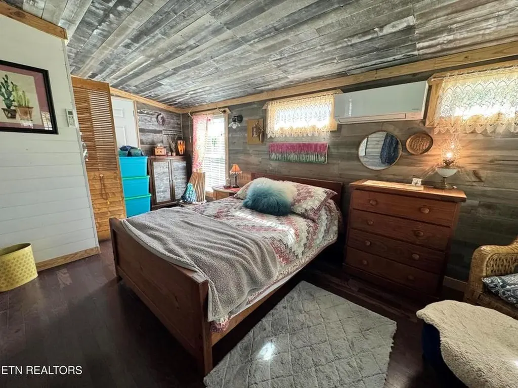28 Cottage Street Crossville TN 38571-1251