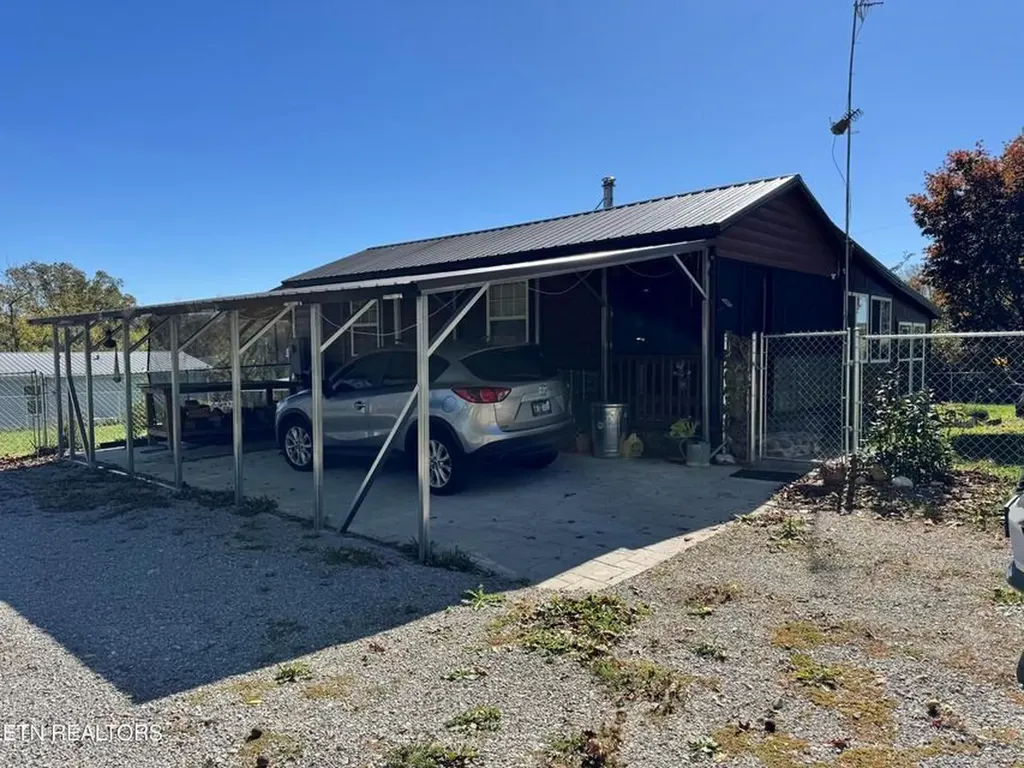 28 Cottage Street Crossville TN 38571-1251