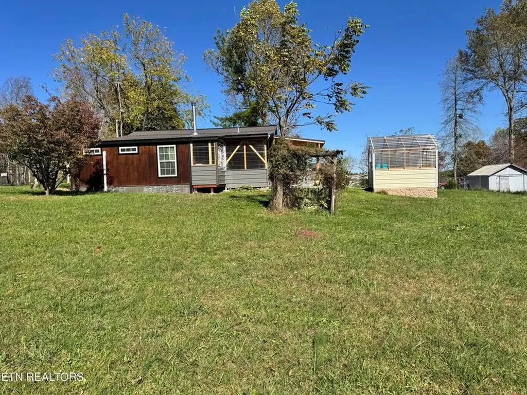 28 Cottage Street Crossville TN 38571-1251