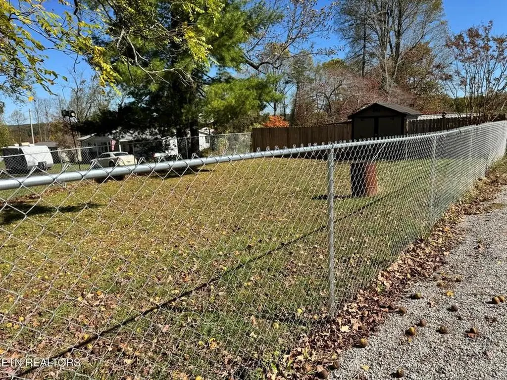 28 Cottage Street Crossville TN 38571-1251