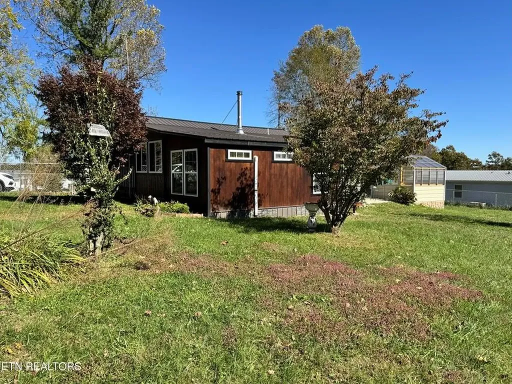 28 Cottage Street Crossville TN 38571-1251