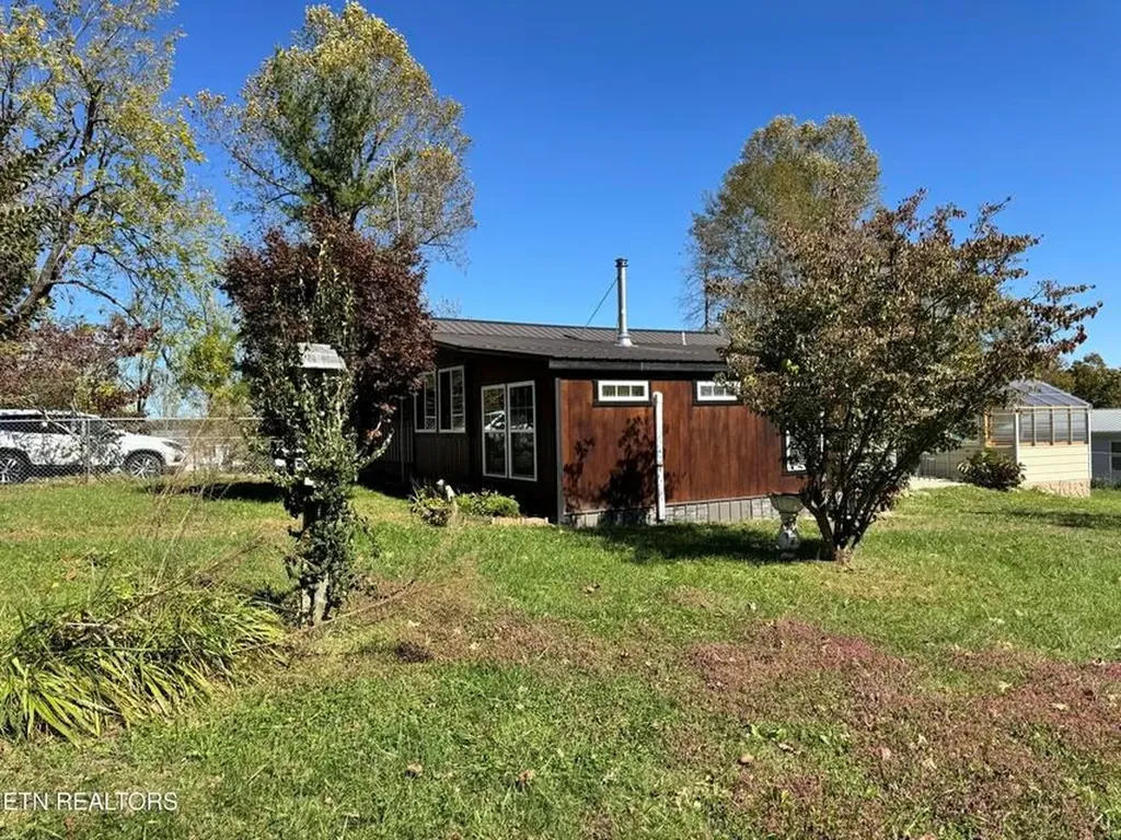 28 Cottage Street Crossville TN 38571-1251