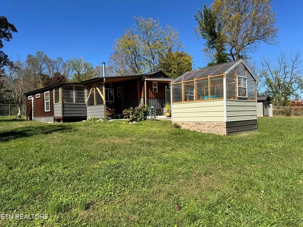 28 Cottage Street Crossville TN 38571-1251