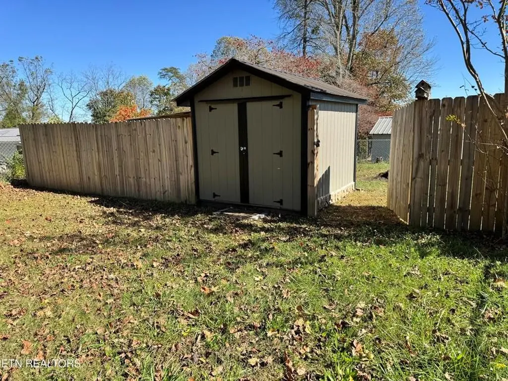 28 Cottage Street Crossville TN 38571-1251