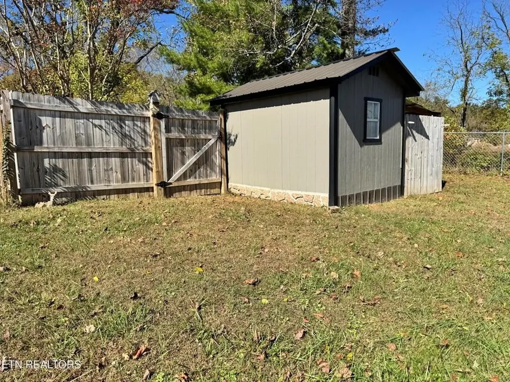 28 Cottage Street Crossville TN 38571-1251