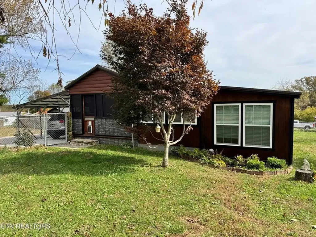 28 Cottage Street Crossville TN 38571-1251