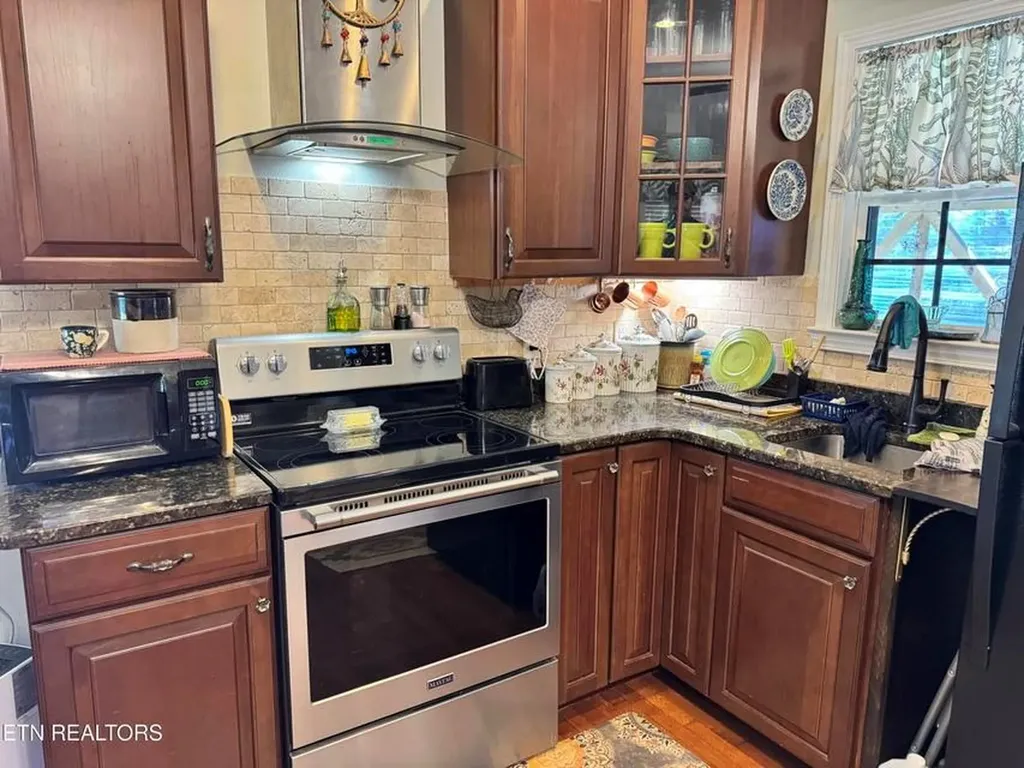 28 Cottage Street Crossville TN 38571-1251
