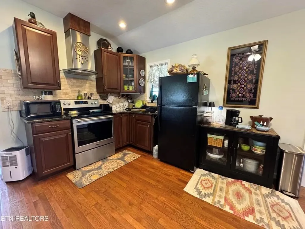 28 Cottage Street Crossville TN 38571-1251