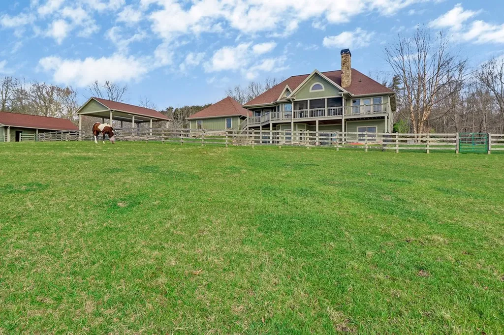 1201 Bridle Trail Spencer TN 38585