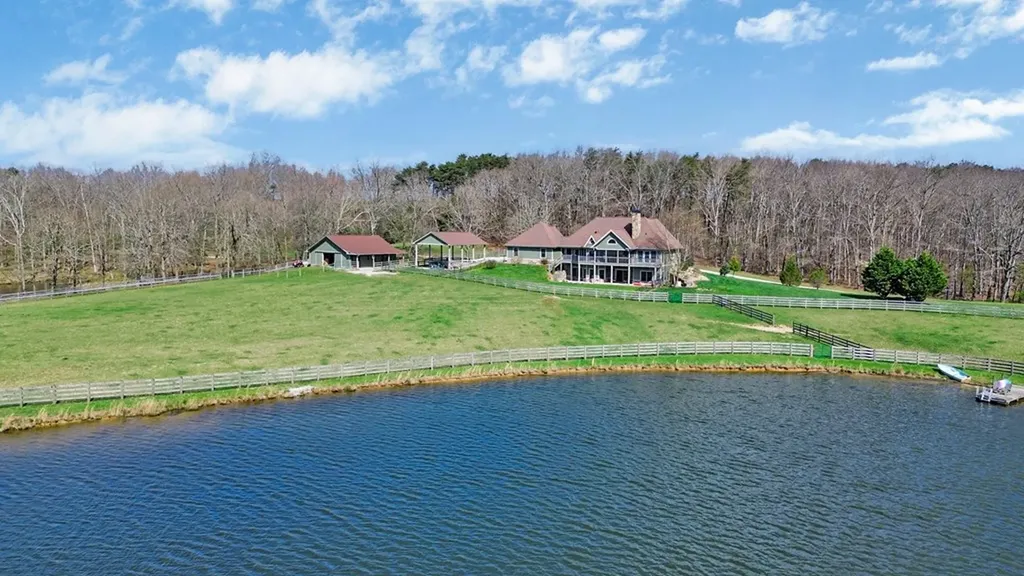 1201 Bridle Trail Spencer TN 38585