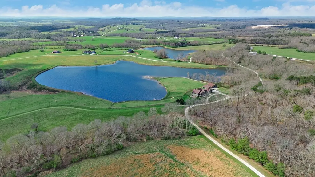 1201 Bridle Trail Spencer TN 38585