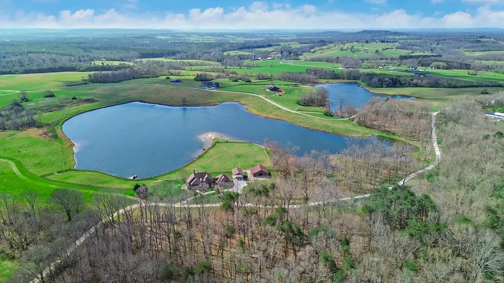 1201 Bridle Trail Spencer TN 38585