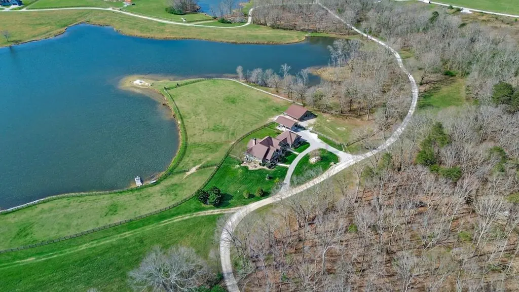 1201 Bridle Trail Spencer TN 38585