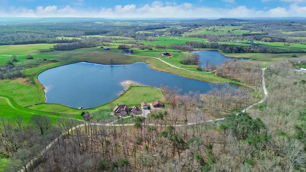 1201 Bridle Trail Spencer TN 38585
