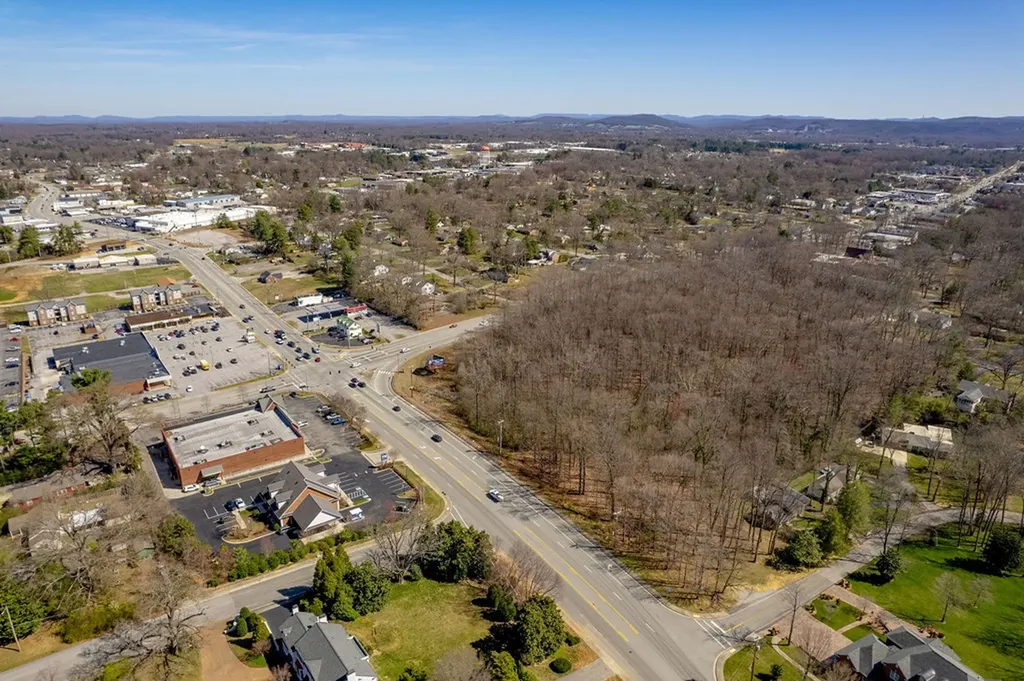 10 Ac E 10th Street Cookeville TN 38501