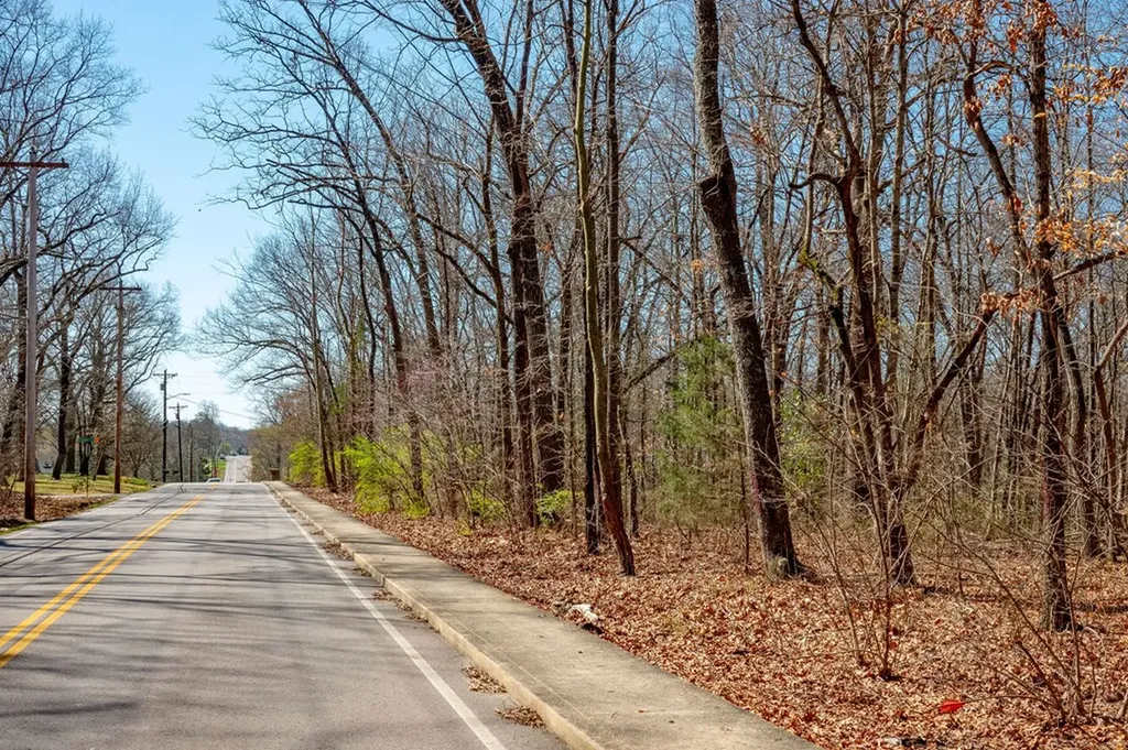 10 Ac E 10th Street Cookeville TN 38501