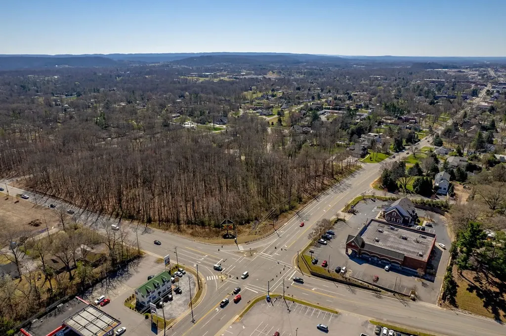 10 Ac E 10th Street Cookeville TN 38501