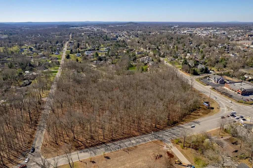 10 Ac E 10th Street Cookeville TN 38501
