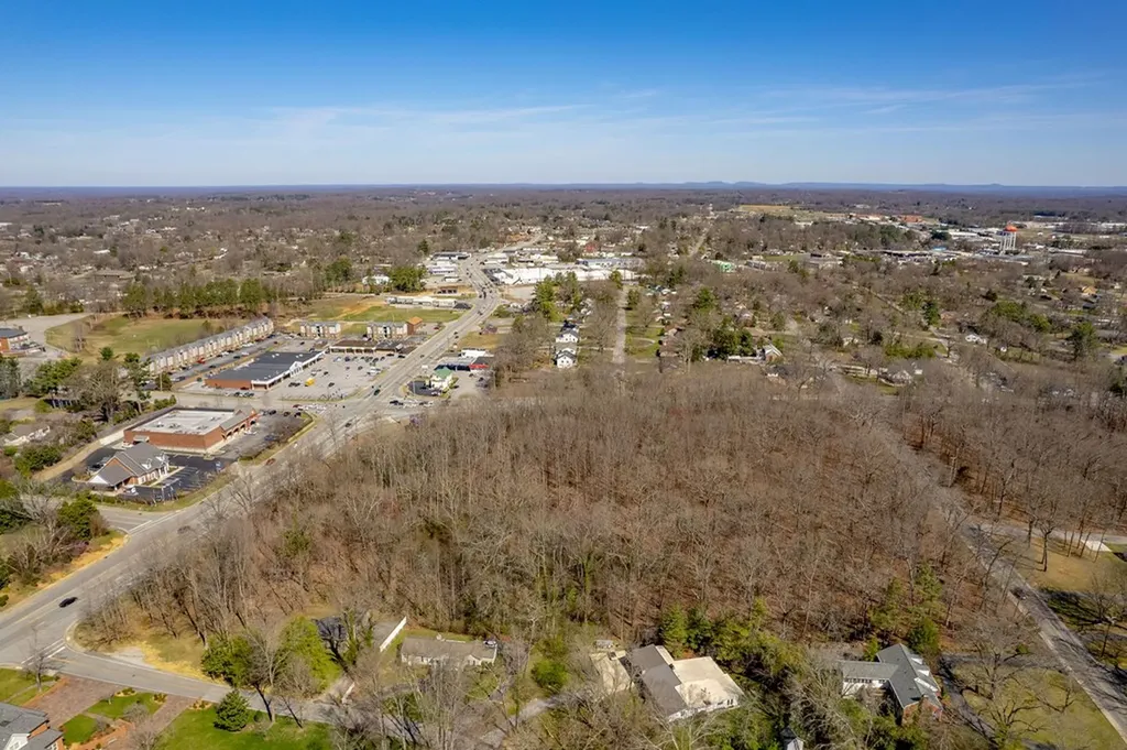 10 Ac E 10th Street Cookeville TN 38501