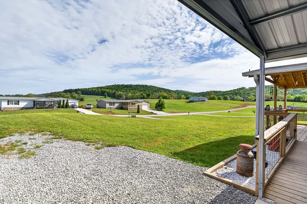156 Falls View Road Sparta TN 38583