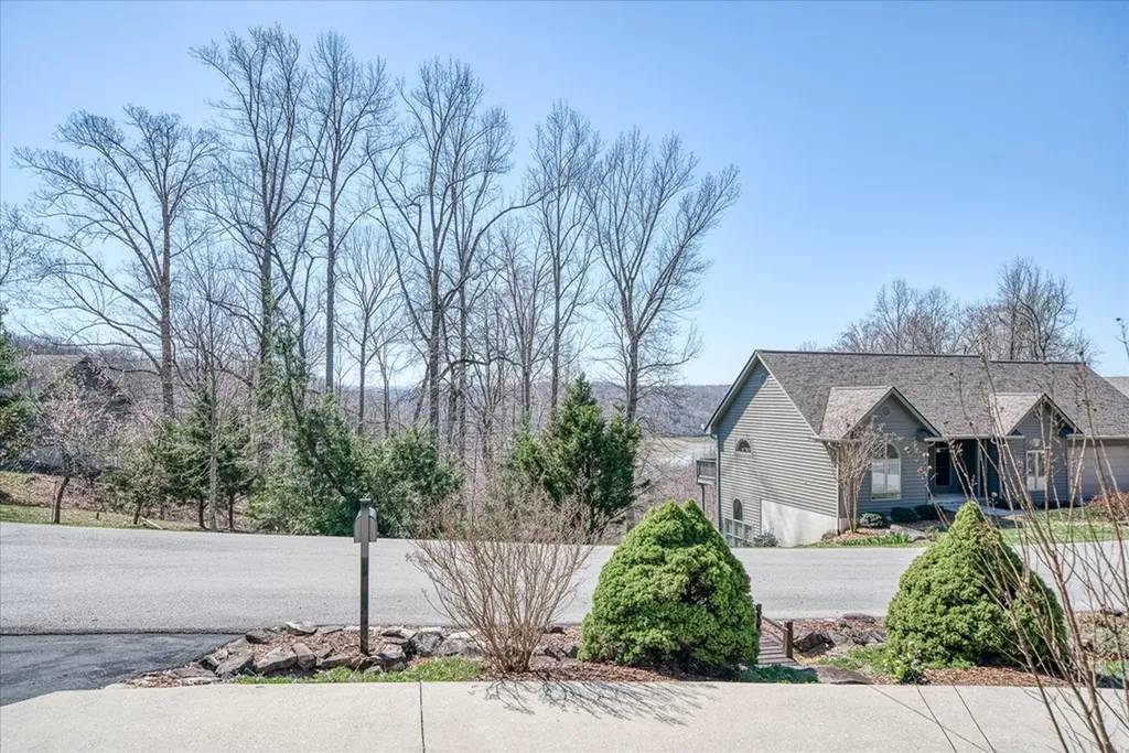 566 Mallard Byrdstown TN 38549