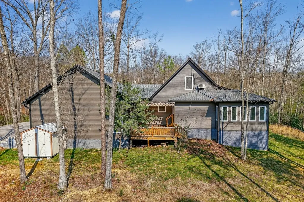 31 Reeves Place Monterey TN 38574