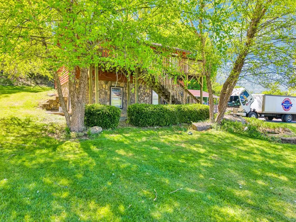 3635 Louisville Road Louisville TN 37777