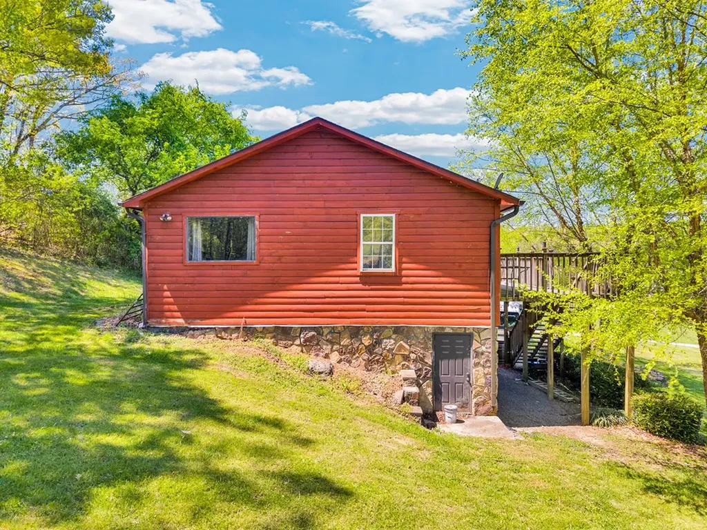 3635 Louisville Road Louisville TN 37777