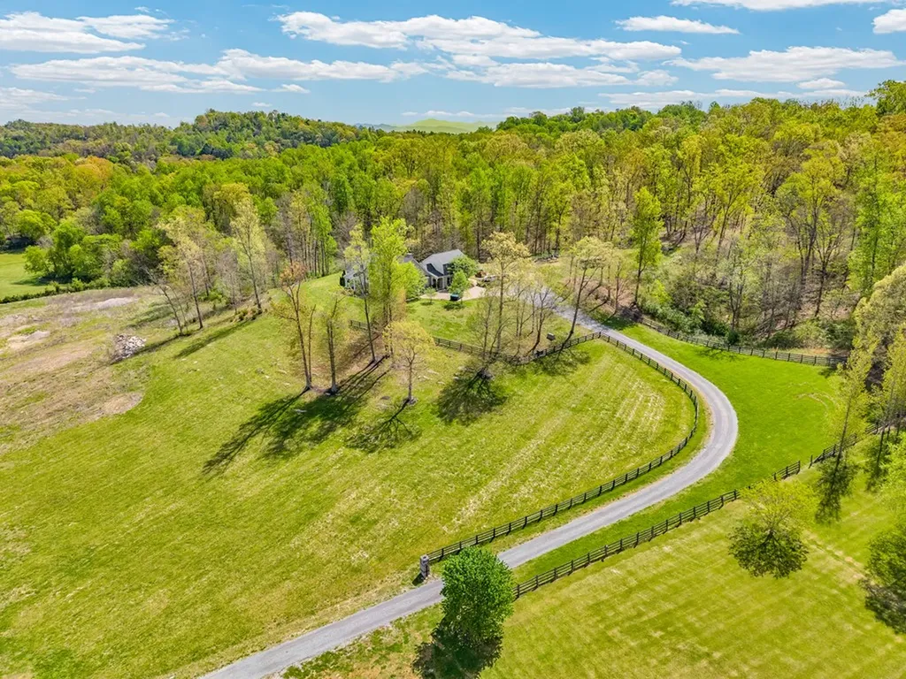 3631 Louisville Road Louisville TN 37777