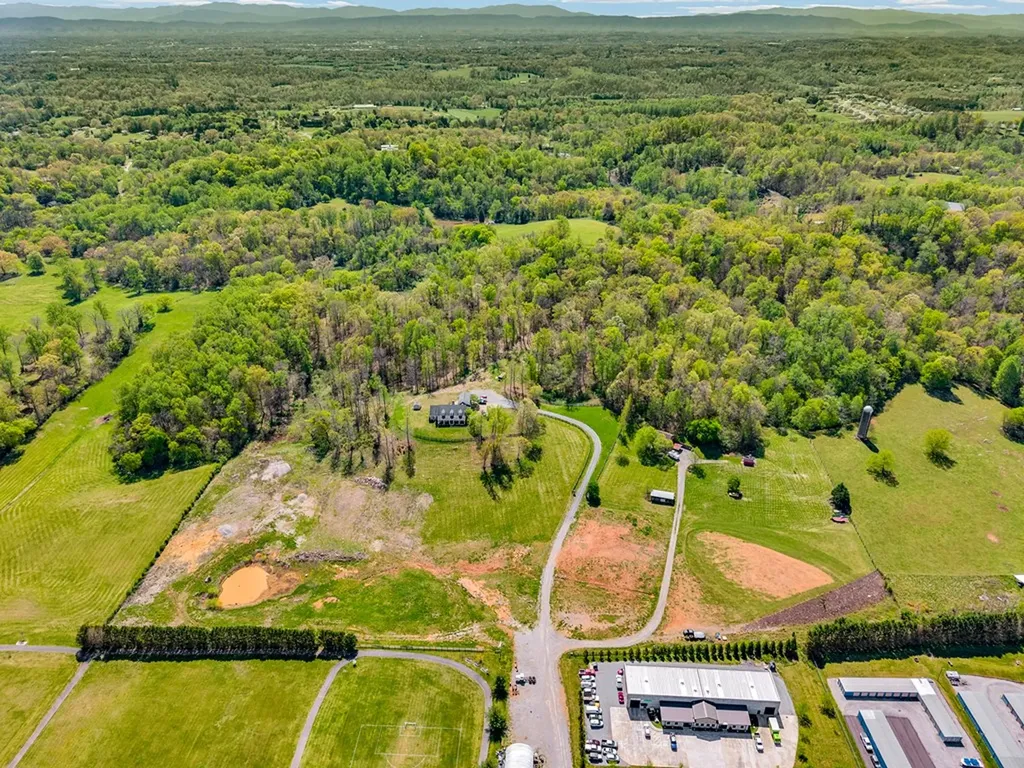 3631 Louisville Road Louisville TN 37777