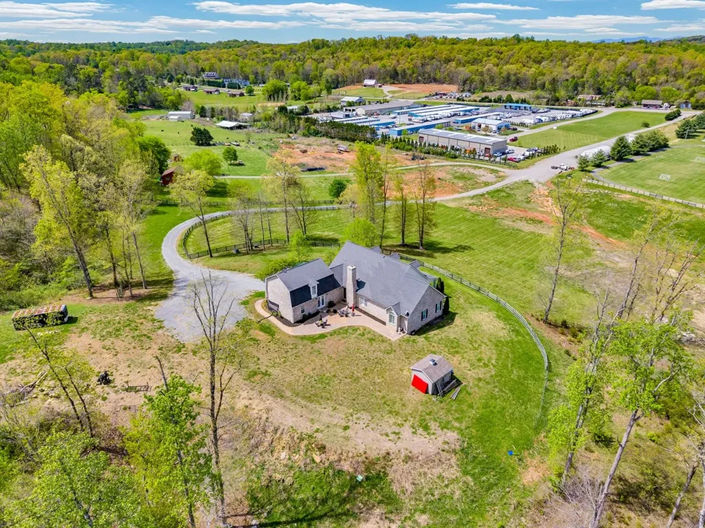 3631 Louisville Road Louisville TN 37777