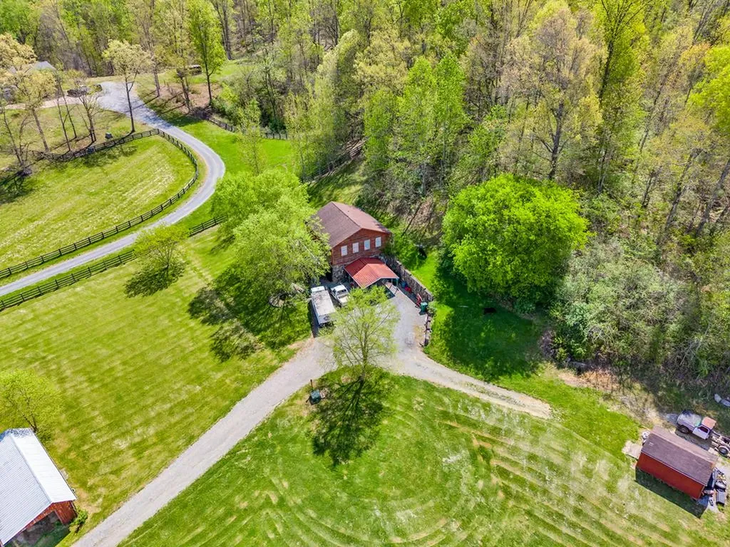 3631 Louisville Road Louisville TN 37777