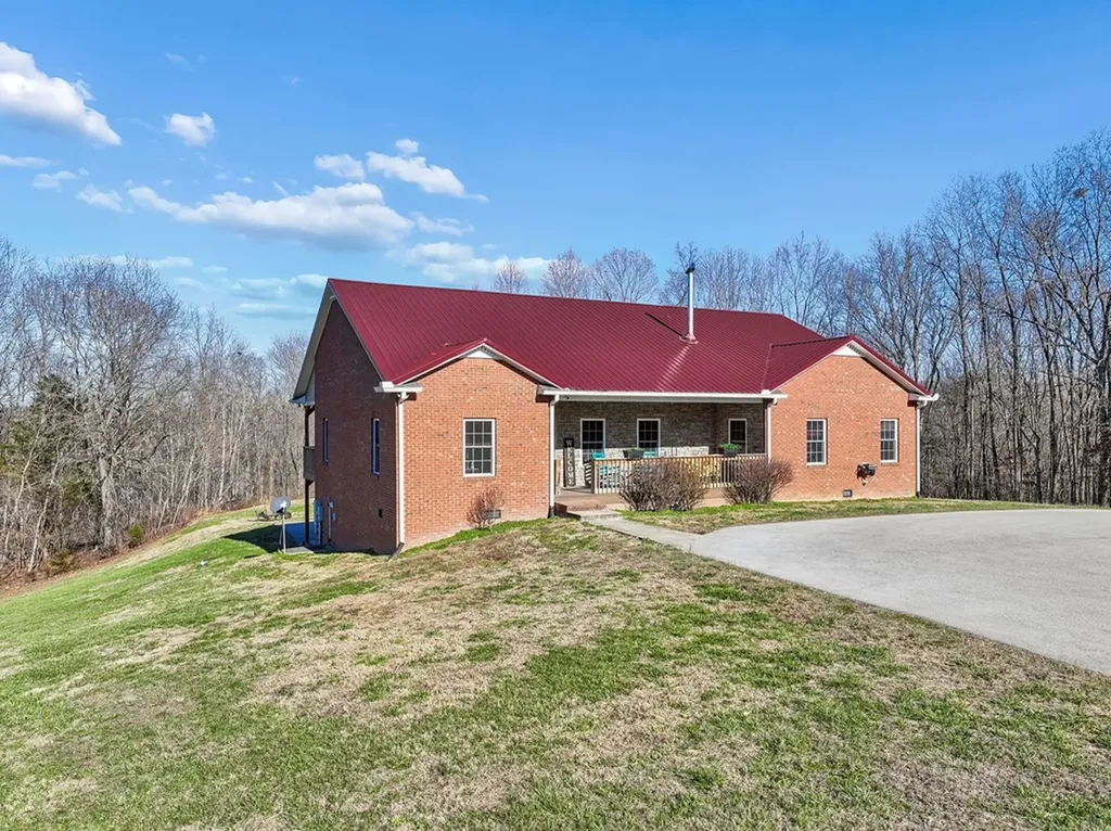 9200 Dobbs Cemetery Road Baxter TN 38544
