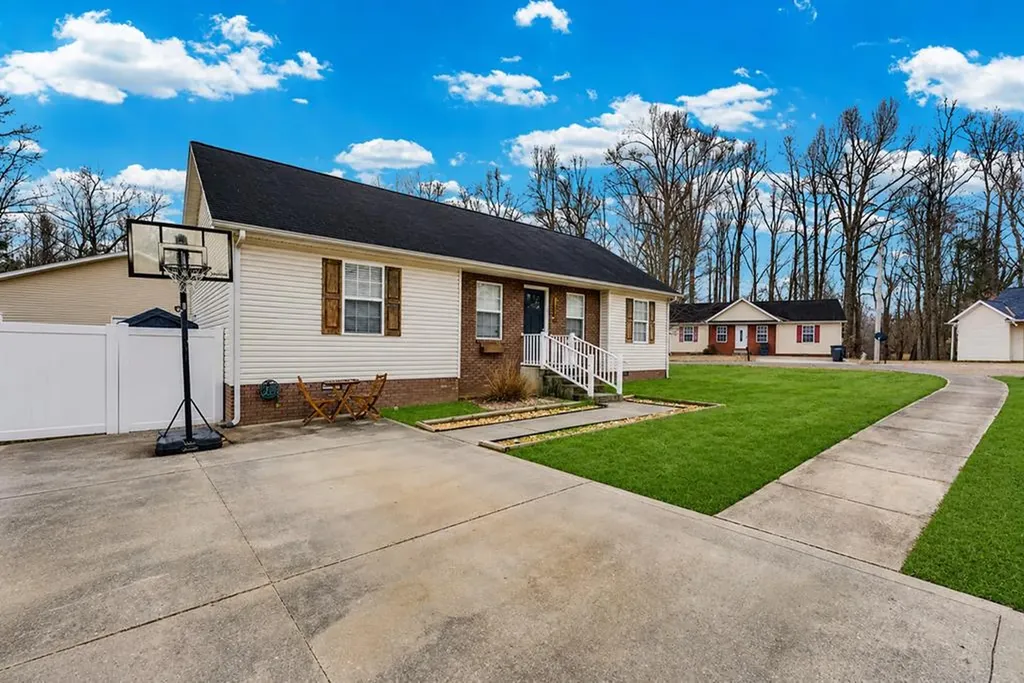 1223 N Quail Hollow Circle Cookeville TN 38501