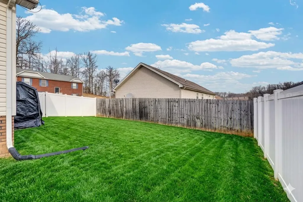 1223 N Quail Hollow Circle Cookeville TN 38501