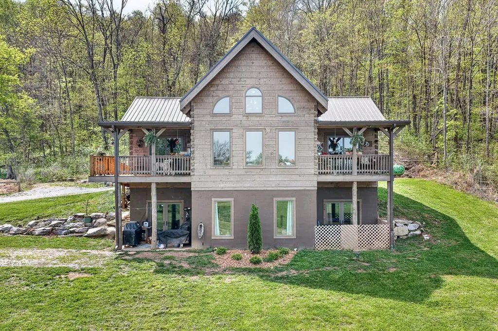 1218 Moody Road Byrdstown TN 38549