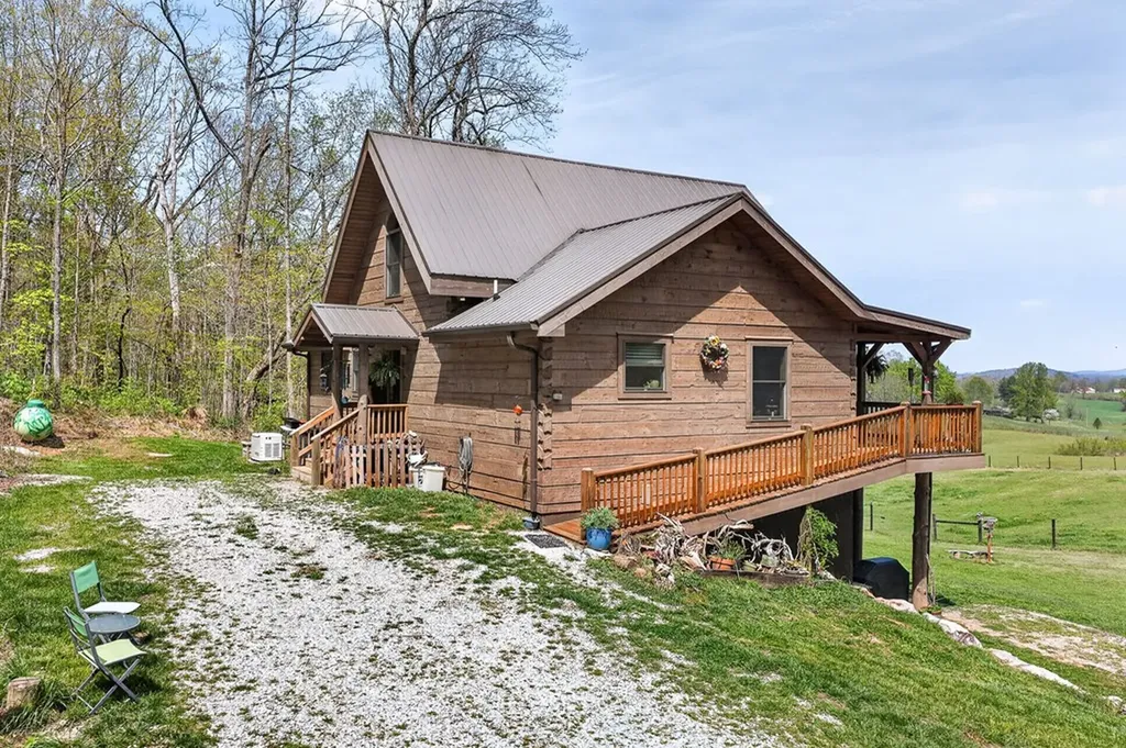 1218 Moody Road Byrdstown TN 38549