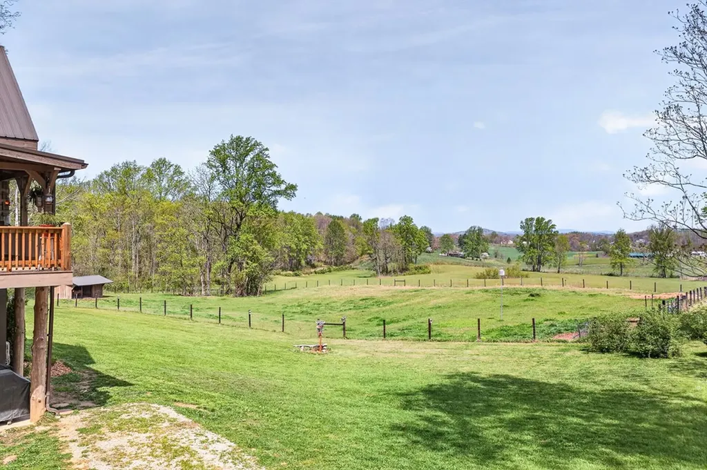 1218 Moody Road Byrdstown TN 38549