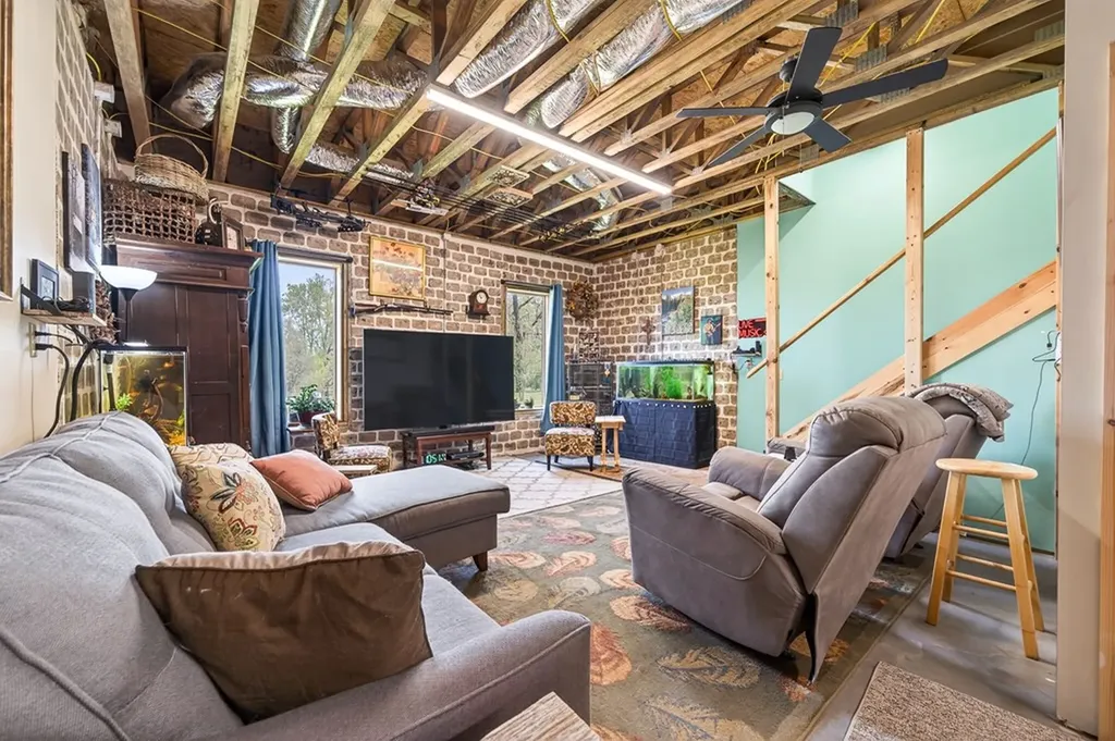1218 Moody Road Byrdstown TN 38549