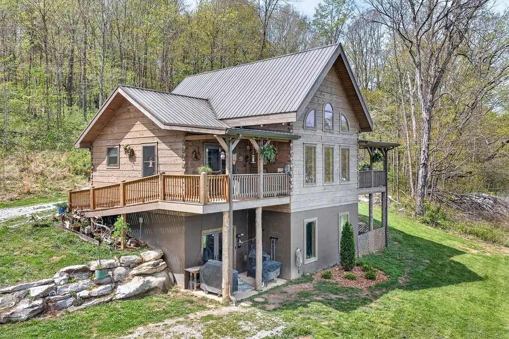 1218 Moody Road Byrdstown TN 38549