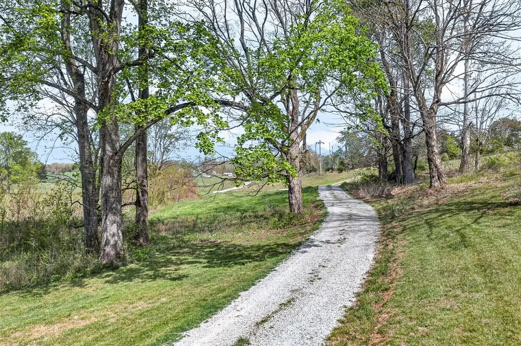 1218 Moody Road Byrdstown TN 38549