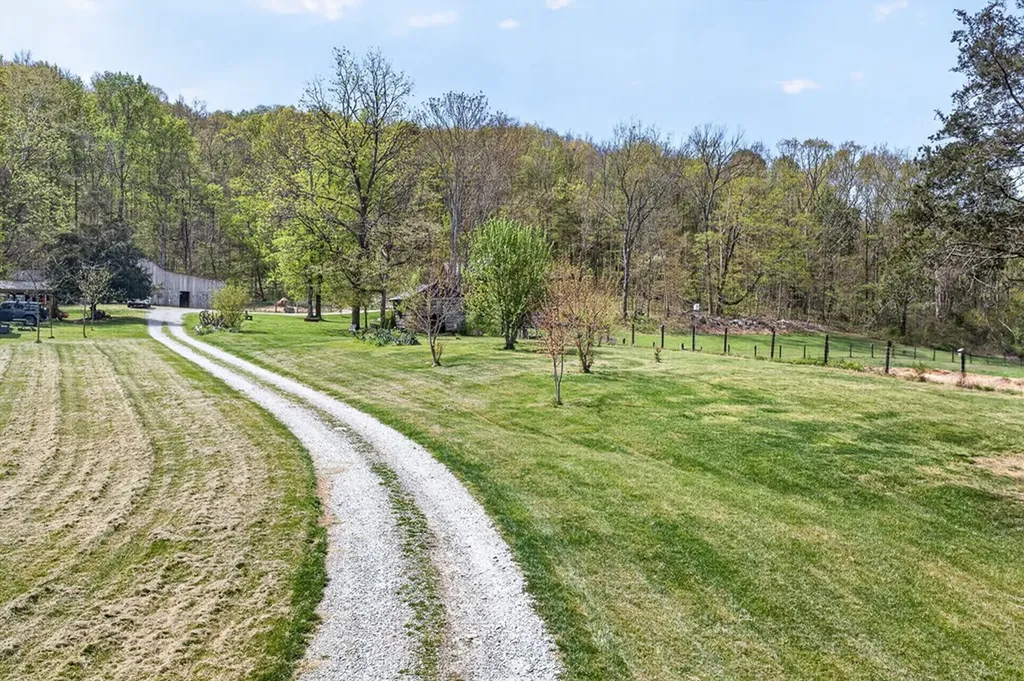 1218 Moody Road Byrdstown TN 38549