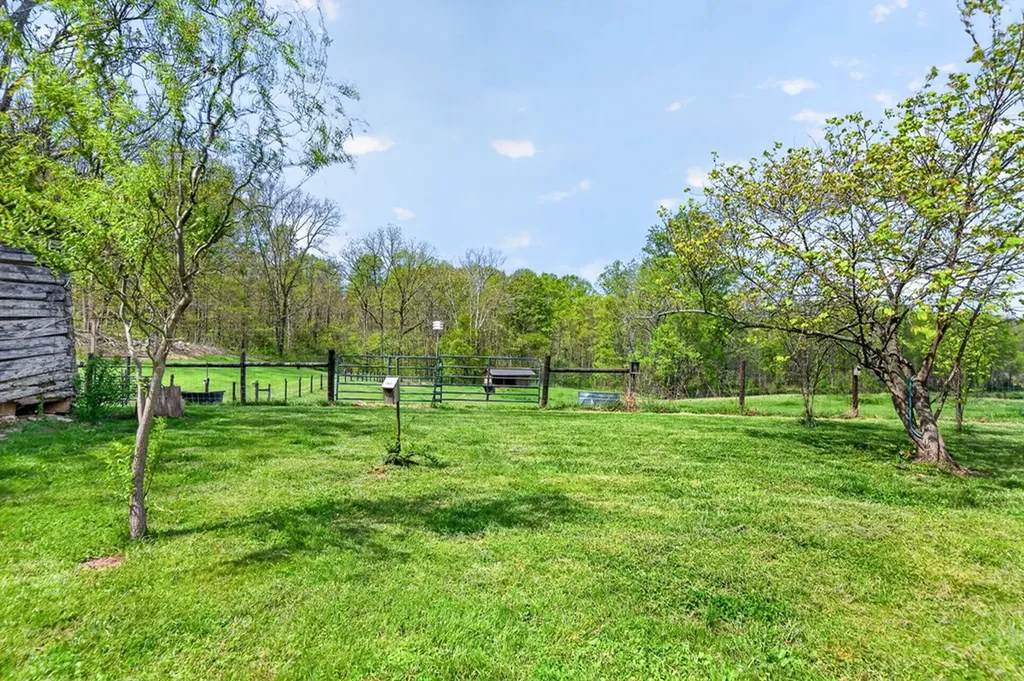 1218 Moody Road Byrdstown TN 38549