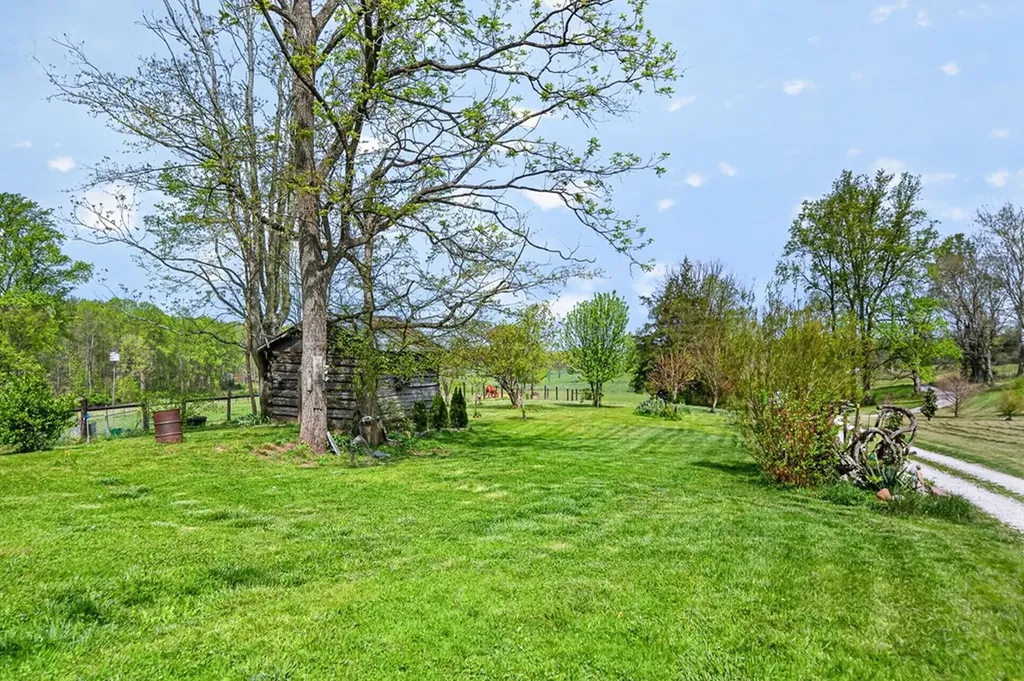 1218 Moody Road Byrdstown TN 38549